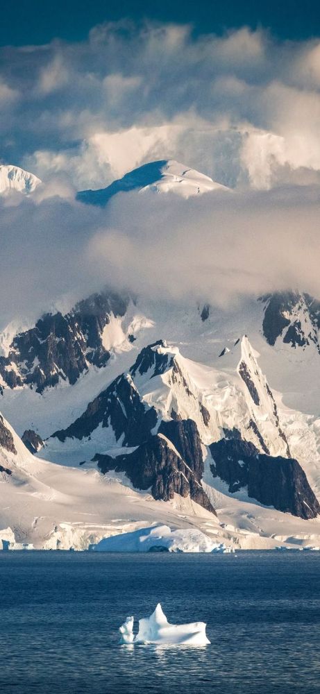 Peaks and an iceberg in a polar channel