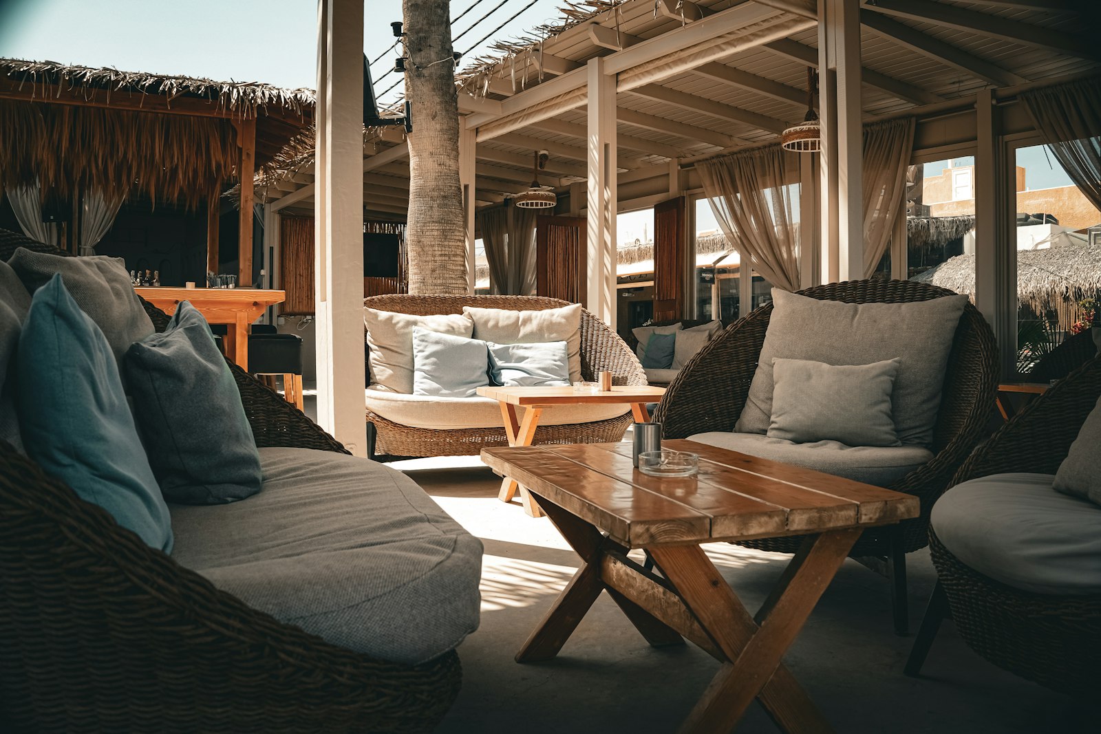 Lodge lounge