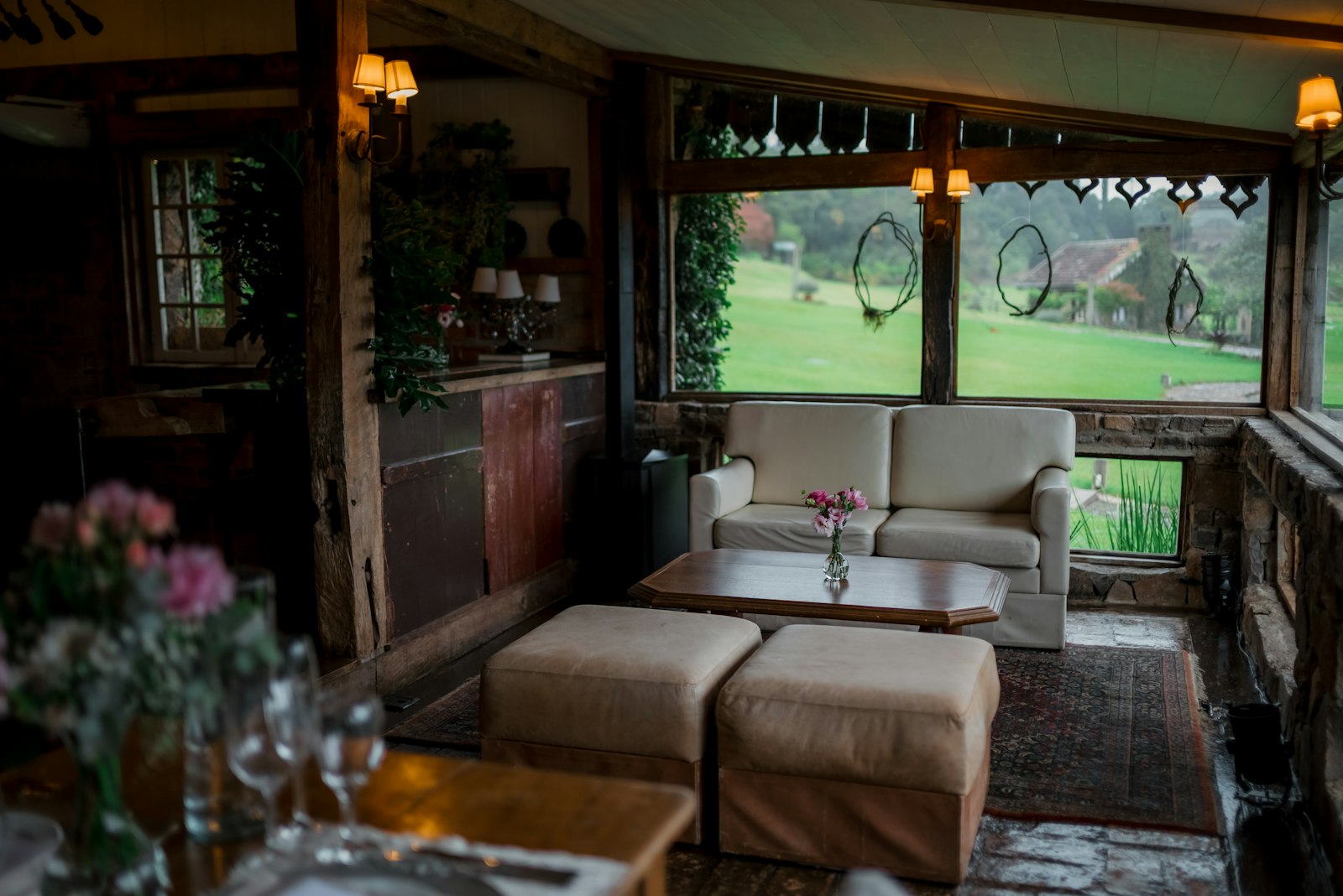 Lodge lounge